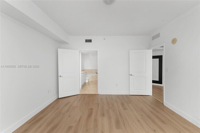 Building Photo - 7900 Harbor Island Dr