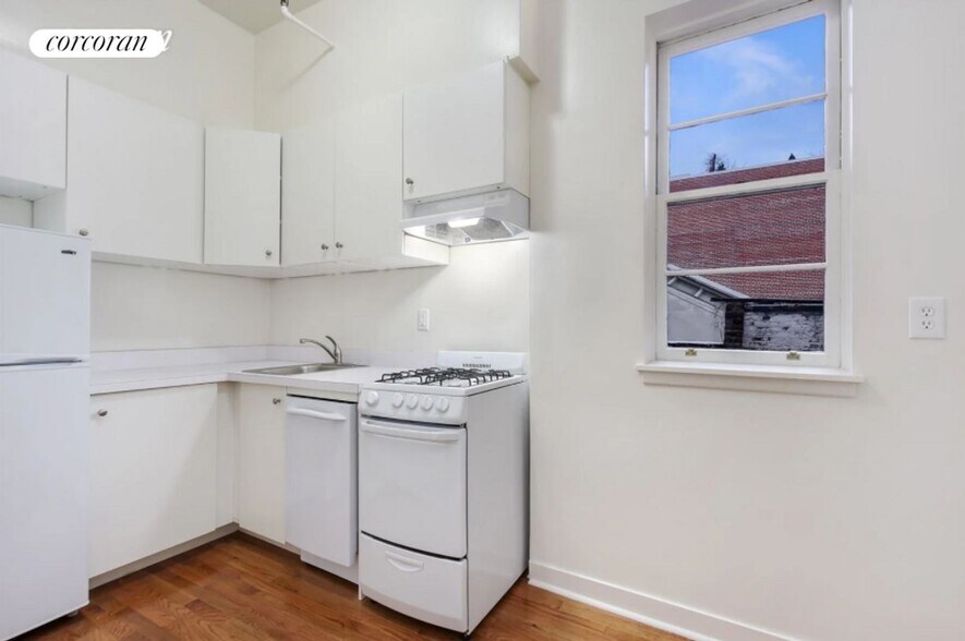Building Photo - 259 W 12th St