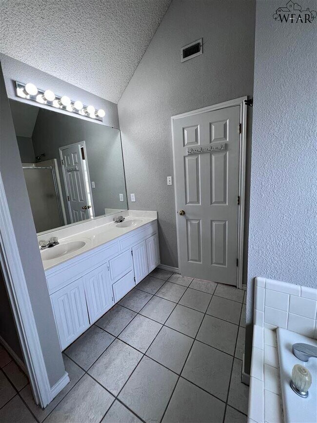 Building Photo - 5316 Pebblestone Dr