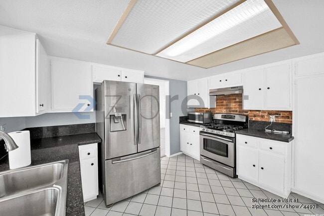 Building Photo - 23414 Amberwick Pl