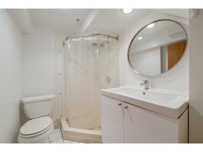 Building Photo - 1674 St Clair Ave