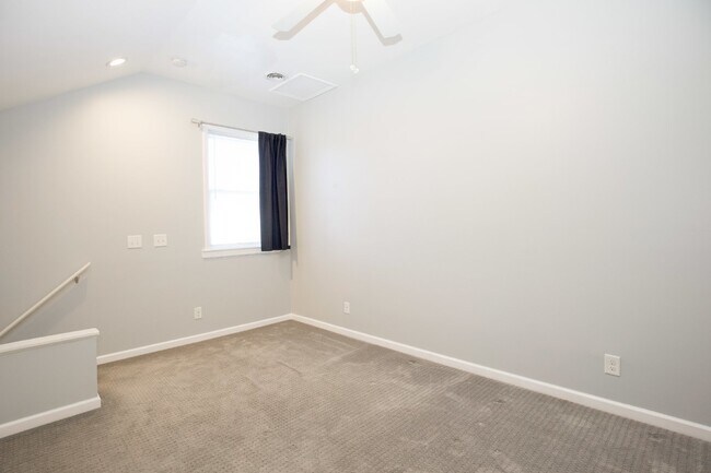 Building Photo - "Charming Studio Retreat with Modern Comforts in Vass, NC!"