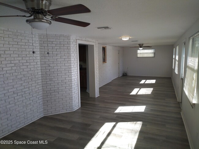 Building Photo - 765 John Carroll Ln