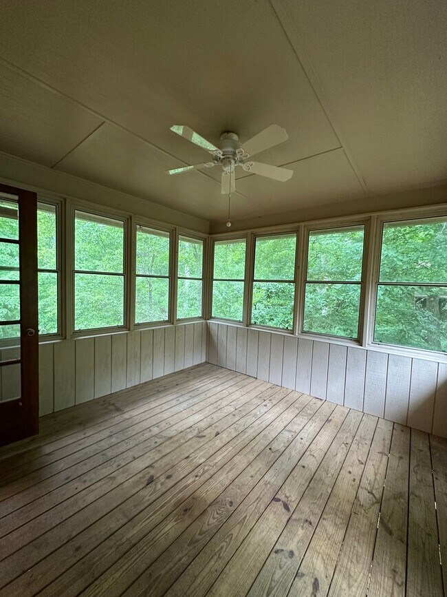 Building Photo - Available now,  3/2 with large unfinished basement, in University Heights