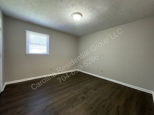 Building Photo - 322 E Sumter St