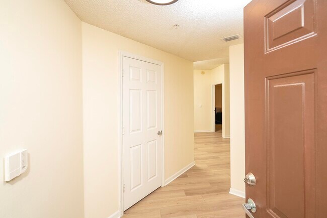 Building Photo - 4010 Grande Vista Blvd