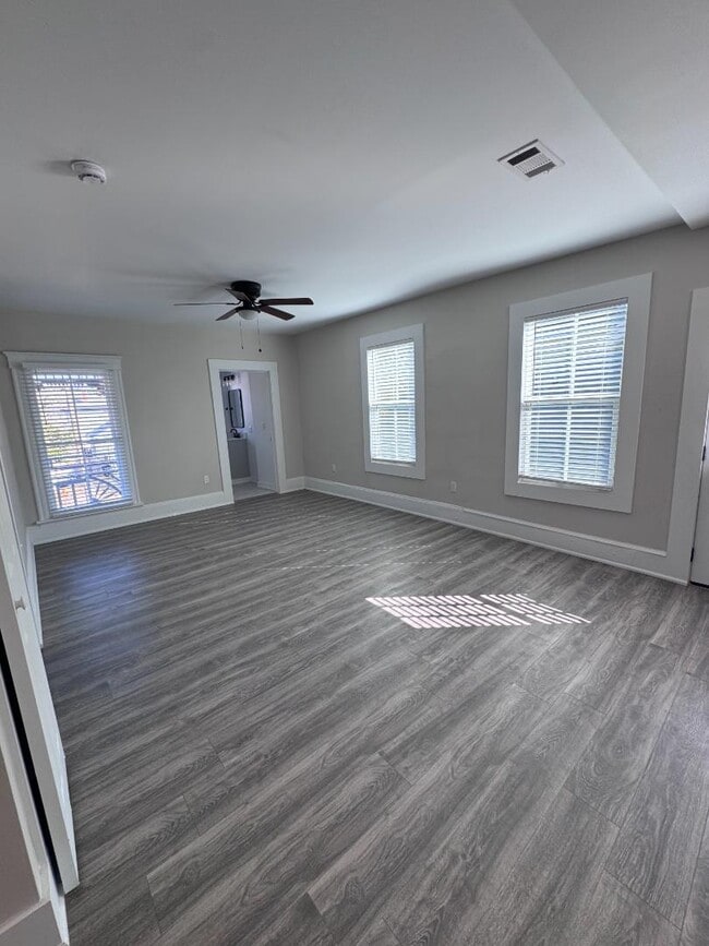 Building Photo - 300 E 3rd St