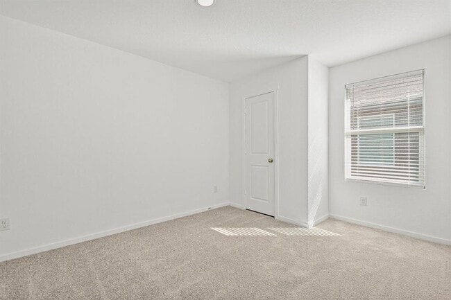 Building Photo - 2413 Legends Crk