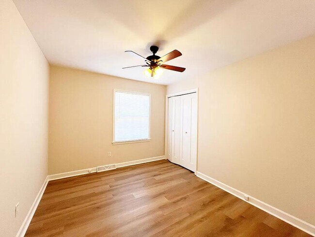 Building Photo - 102 Woodcliff Ct