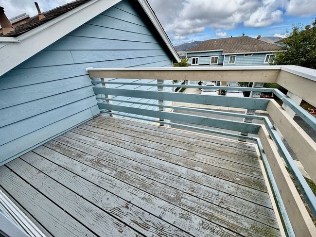 Building Photo - Stylish 3Bed/2.5Ba Daly City Home with Mod...