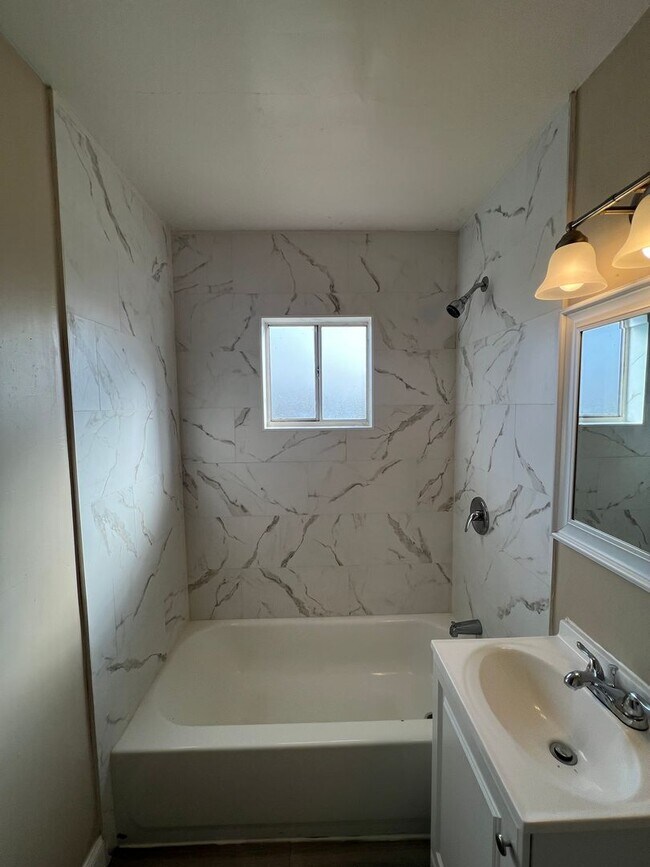 Building Photo - This cute home won't last long with a new ...