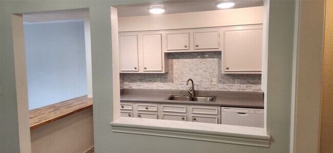 Building Photo - 11550 Chimney Rock Rd
