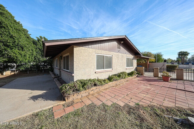 Building Photo - 93 S 95th St