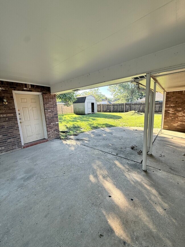 Building Photo - 2011 Aspenwood Dr