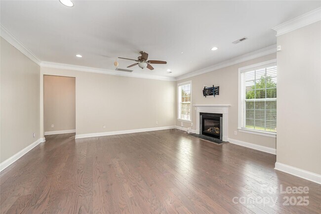 Building Photo - 1361 Rainier Dr