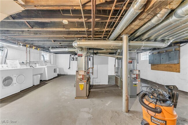 Building Photo - 2085 Robin St