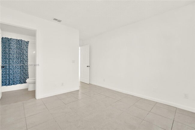 Building Photo - 941 SW 7th Ct