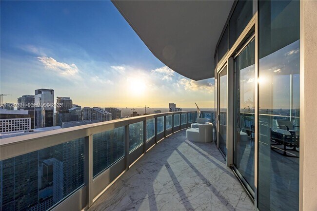 Building Photo - 200 Biscayne Blvd Way