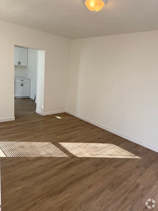 Building Photo - Main Level 1 Bed, 1 Bath Apartment in Old ...