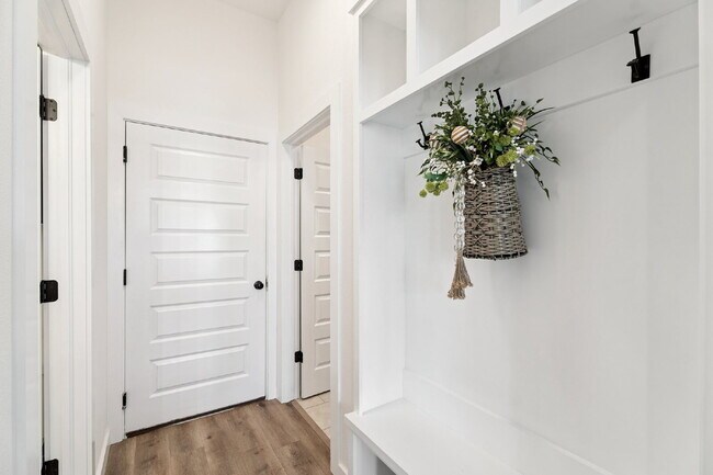 Building Photo - Fully Furnished Home in Broken Arrow