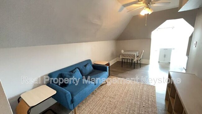 Building Photo - 923 Chislett St