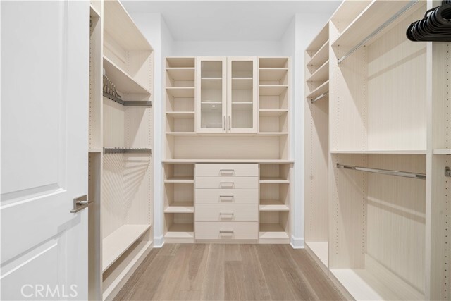 Building Photo - 114 Guinness