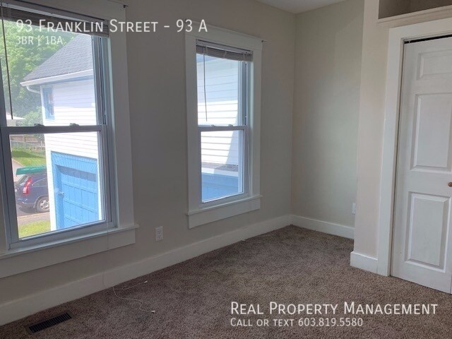 Building Photo - 1st Floor 3 Bedroom Duplex- Great Location