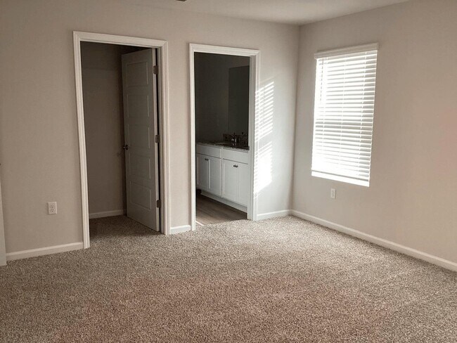 Building Photo - 4057 Brownstone Wy