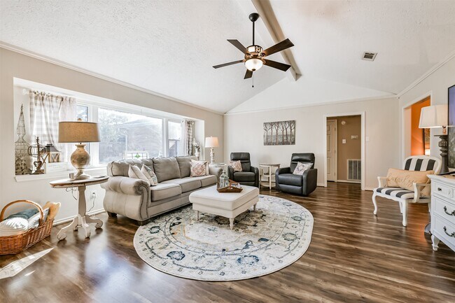 Building Photo - 3007 Chester Dr