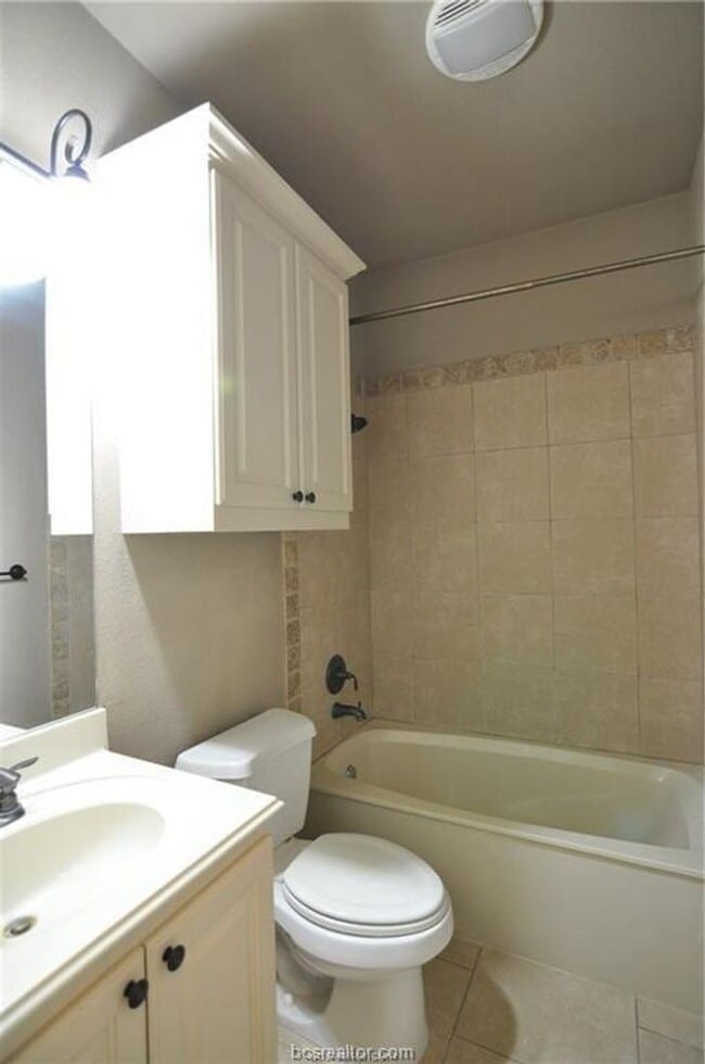 Building Photo - August 2026 Pre-Lease!! Spacious 4 Bed, 3 Bath with Covered Patio!