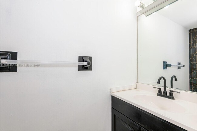 Building Photo - 1082 W 79th St