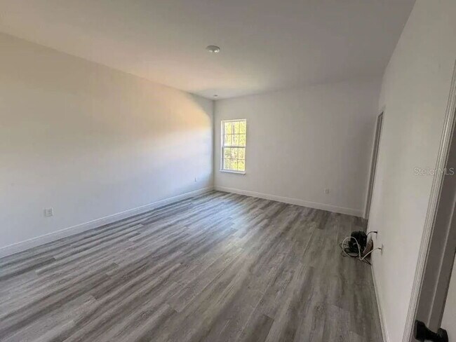 Building Photo - Charming 4-Bedroom Ocala Retreat with Spac...