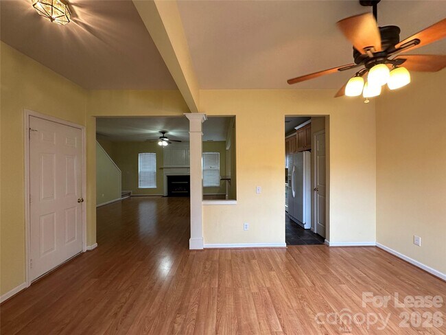 Building Photo - 6954 Beverly Springs Dr