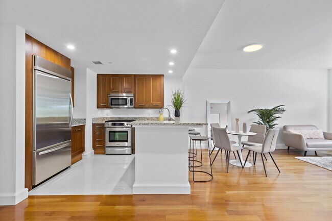 Building Photo - 8100 River Rd