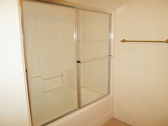 Building Photo - Unfurnished - 1 Year Rental
