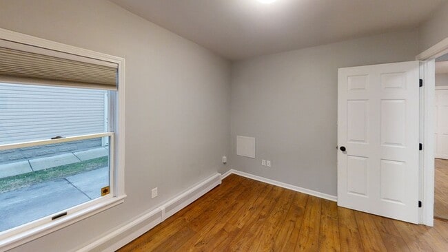 Building Photo - 120 N Summit St