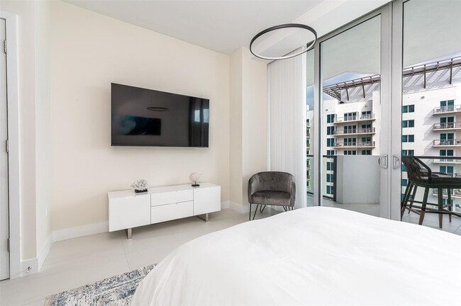 Building Photo - 3100 N Ocean Dr