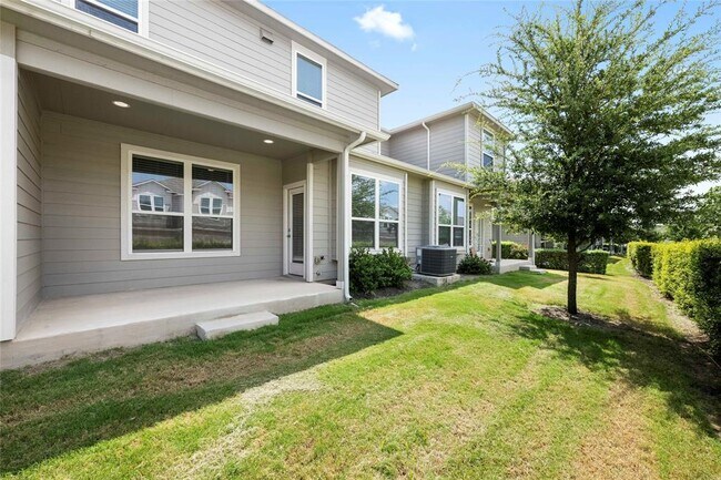 Building Photo - 1810 Roseburg Dr