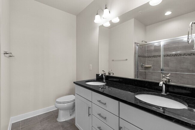 Building Photo - 3 Bed 4.5 Bath - Downtown Crown Townhouse ...