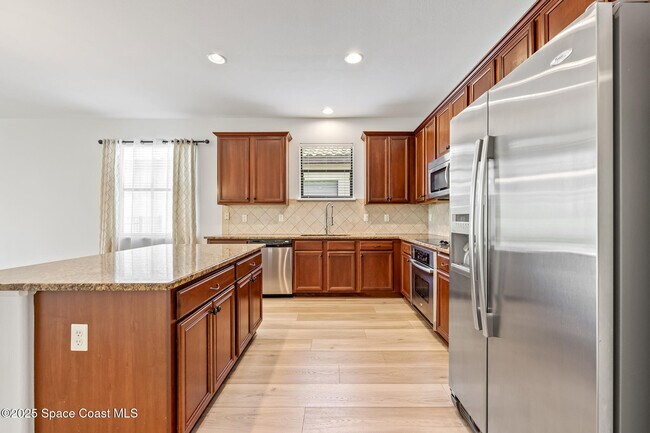Building Photo - 739 Monterey Dr