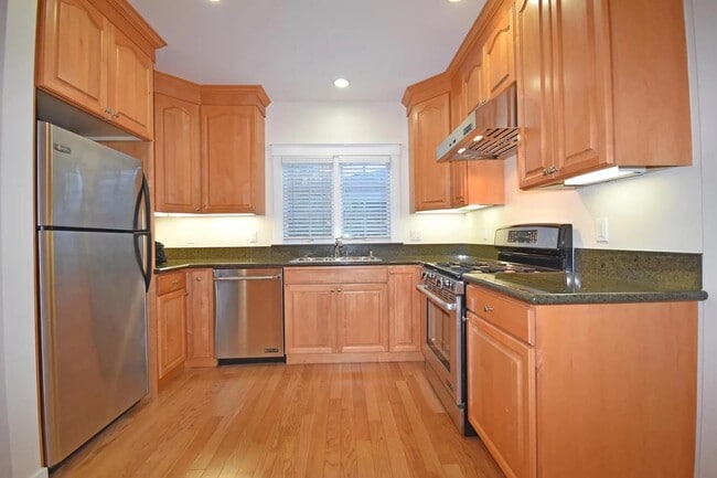 Building Photo - 1705 Palm Ave