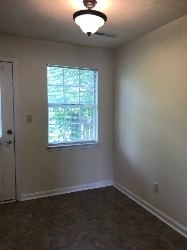 Building Photo - 1043 Winners Cir