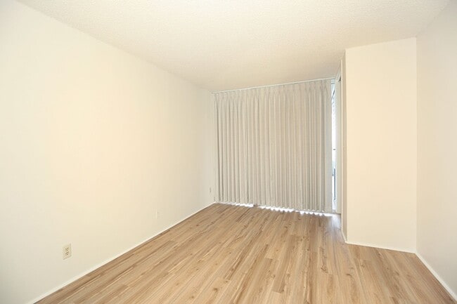 Building Photo - Diamond Head Vista...Breathtaking views, high floor, A/C, open lanai