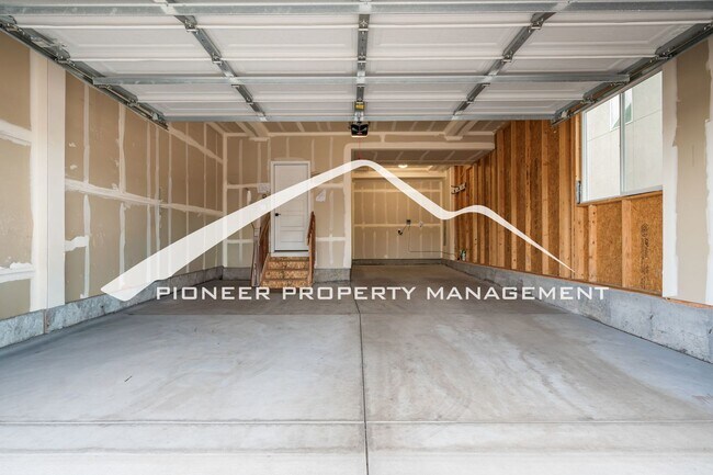 Building Photo - Breathtaking Pikes Peak Views in Desirable Wolf Ranch - 4 bedroom, 3 Full Bath, Office and Loft, ...