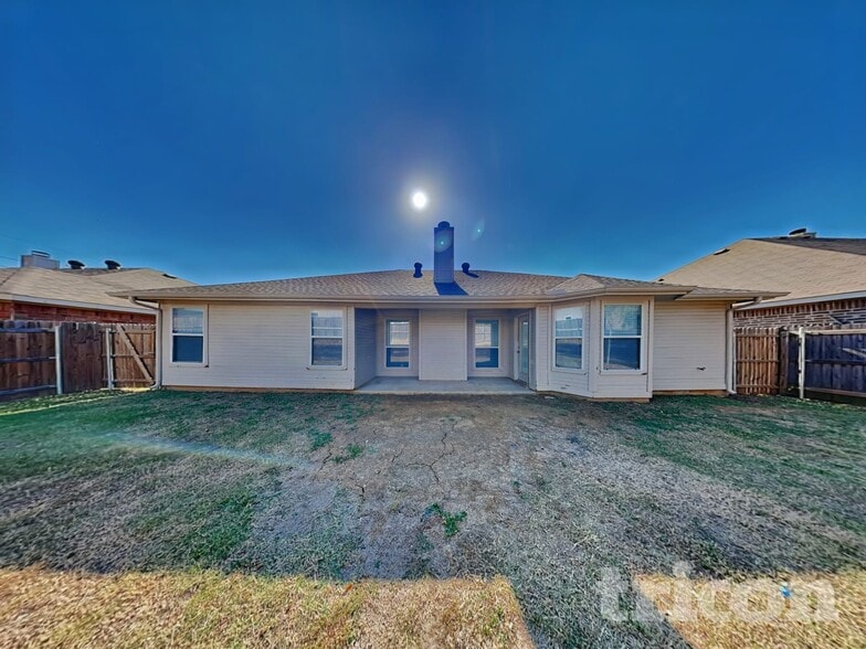 Building Photo - 2108 Cancun Dr