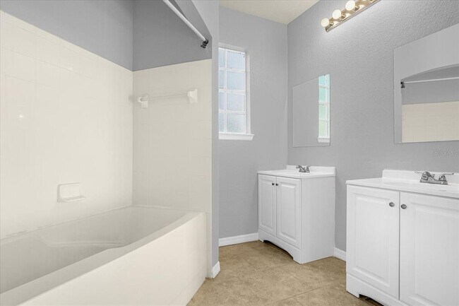 Building Photo - 102 Vista Verdi Cir