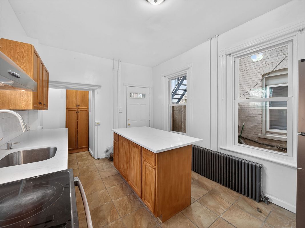 Building Photo - 608 Park St