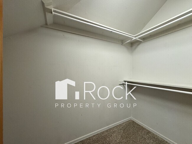 Building Photo - Charming 3-Bed 3-Bath Home with Tornado Sh...