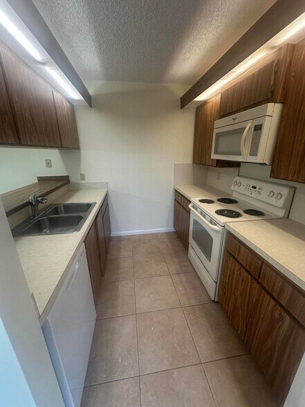 Building Photo - 1014 10th Way