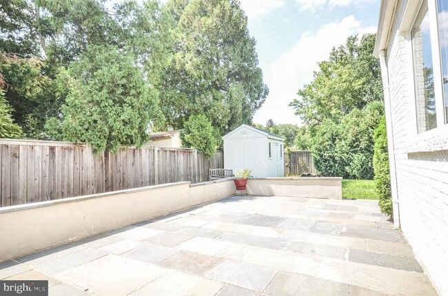 Building Photo - 3313 W Coquelin Terrace